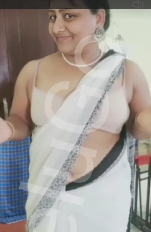 Featured image for Telugu Milf Full Nude Showing Pussy on Tango 121