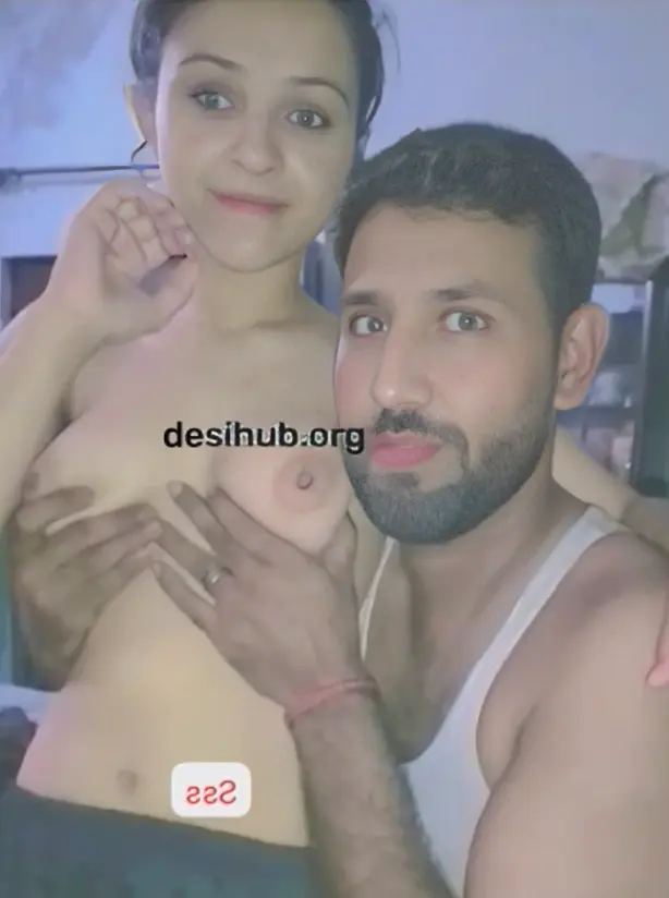 Featured image for 😍Beautiful Bhabhi Enjoying with Husband's Friend🥵💦