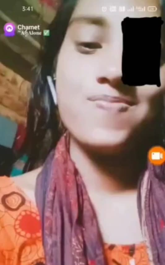 Featured image for Bangladeshi Girl Flashes Her Boobs and Puts Her Nightie Up to Show Wet Pussy on Chamet