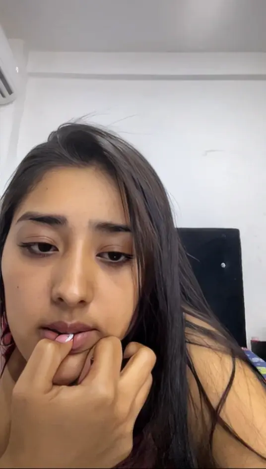 Featured image for Chubby Cam Girl Nude Video Teasing Her Big Boobs Out Of Her Bra