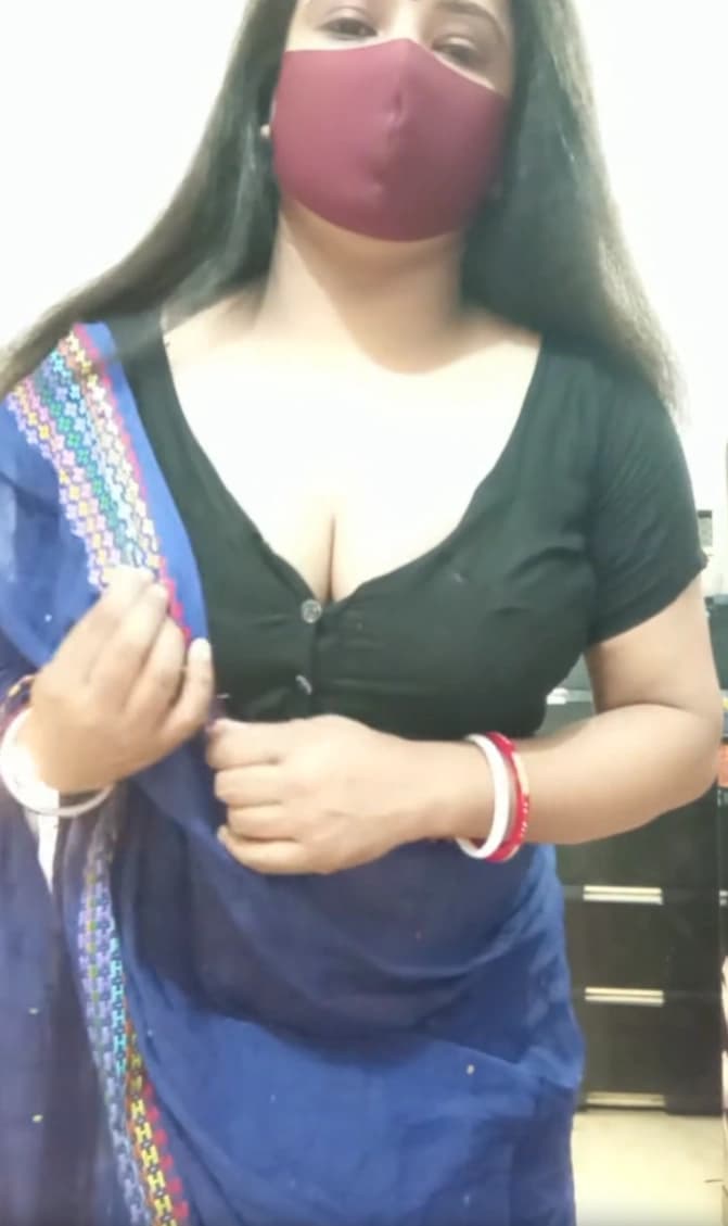 Featured image for Sexy Bhabhi in Saree Pressing Her Big Boobs over Her Blouse on Live Cam Show