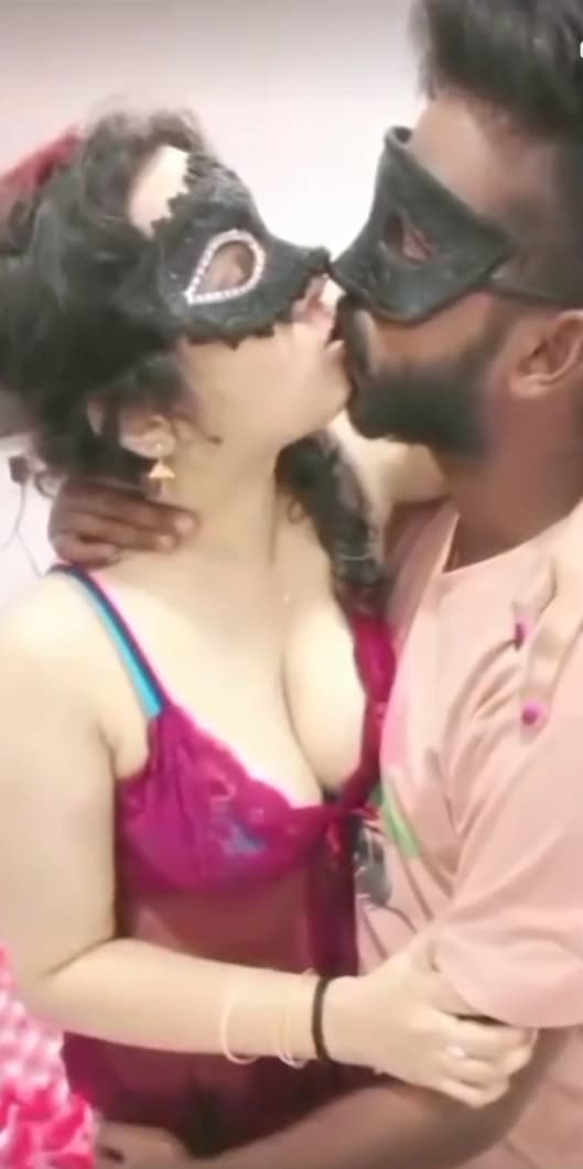 Featured image for Viral Indian Couple Gets Fully Nude Pressing Boobs And Licking Pussy In 69 Live Fucking