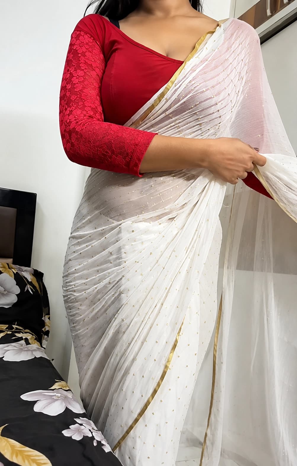 Featured image for Busty Indian Babe Showing Her Topless Big Boobs Pressing Them Twisting Nipples