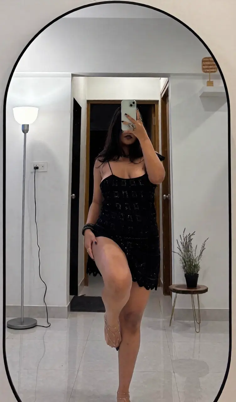 Featured image for Sexy Figure Babe Moanicaah Newest Photo Set Stripping Showing Fully Nude Body