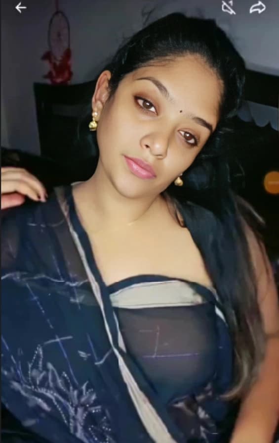 Featured image for Telugu Milf Anu Removing her Blouse and Getting Completly Topless