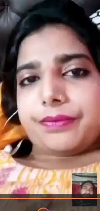 Featured image for Desi Girl Showing her Boobs and Pussy on Whatsapp Videocall
