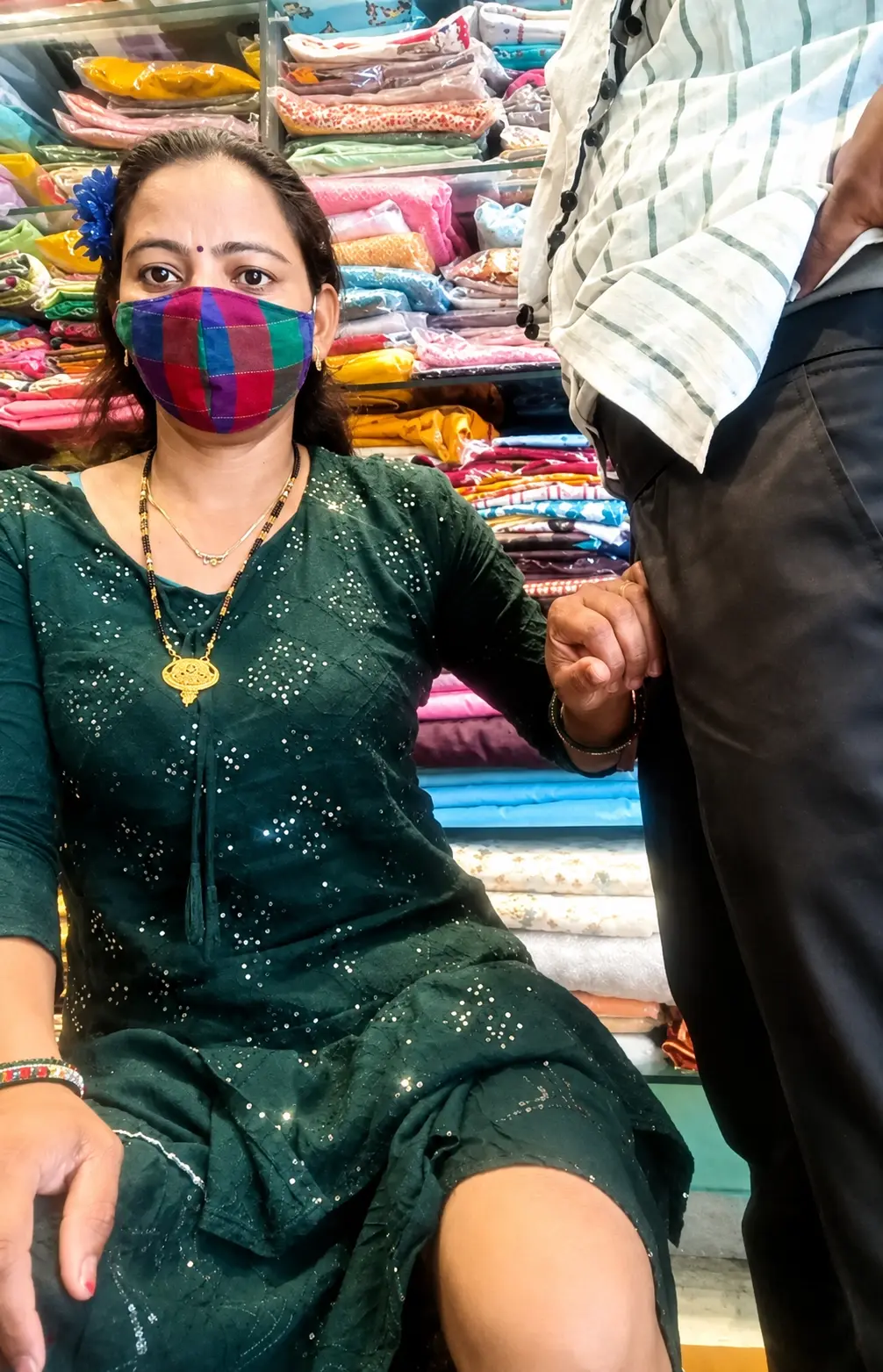 Featured image for Indian Bhabhi Pantyless Uses Vibrator on Her Wet Pussy and Rubs Dick in the Store