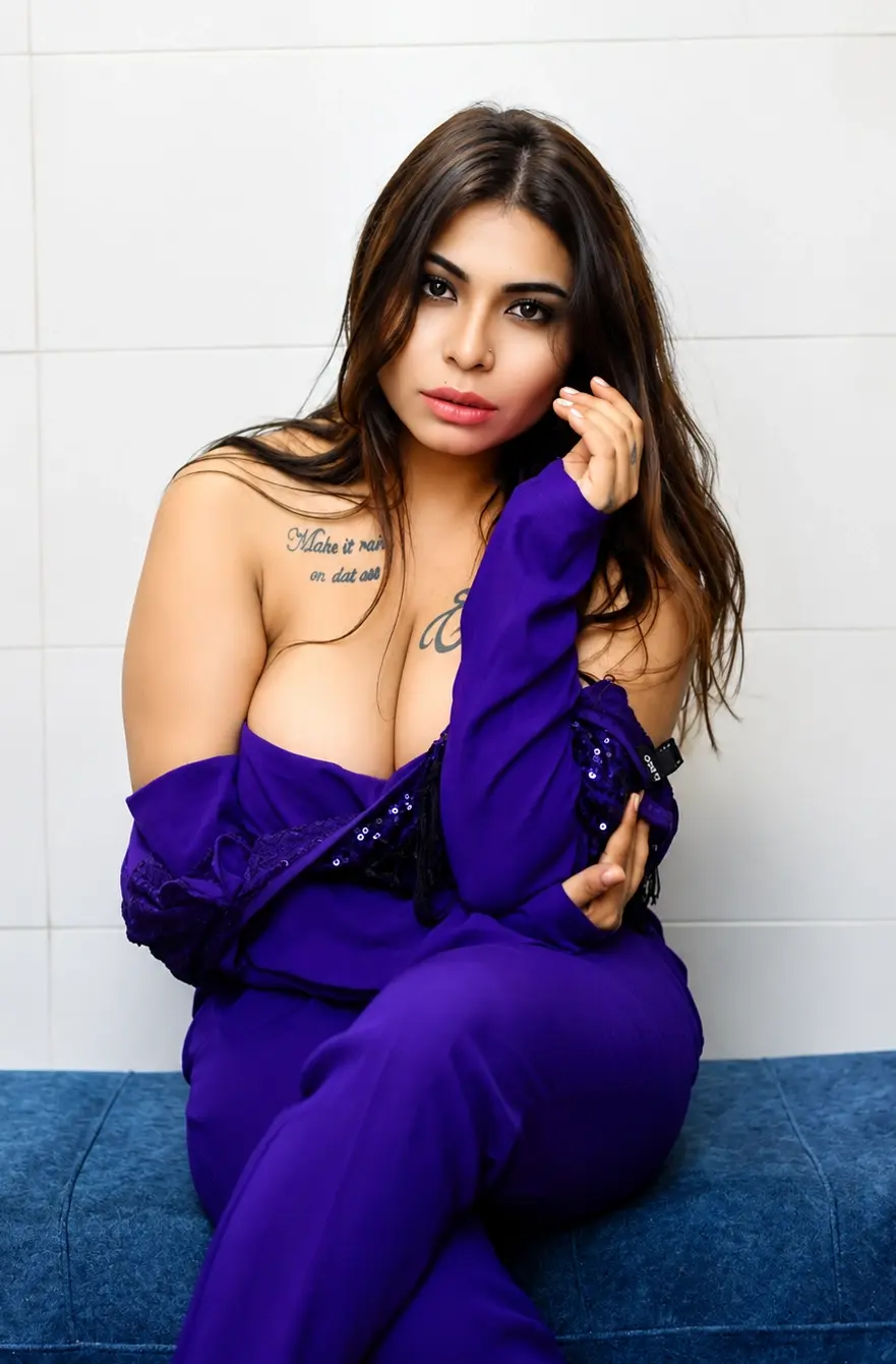 Featured image for Desi Onlyfans Model Anam Khan Gagging on Cock Exclusive Leaked Blowjob Video