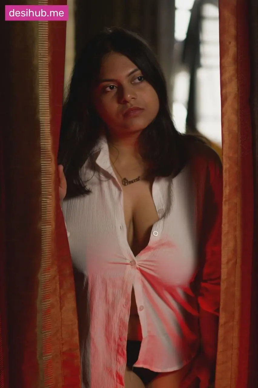 Featured image for This Desi Model's Leaked Pics are Going Viral for Her Massive Juicy Boobs and Tight Nipples Show
