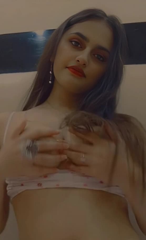 Featured image for 😍New Videos Update Beautiful Hottest Expression Girl Showing her Boobs and Fingering with Face🥵💦