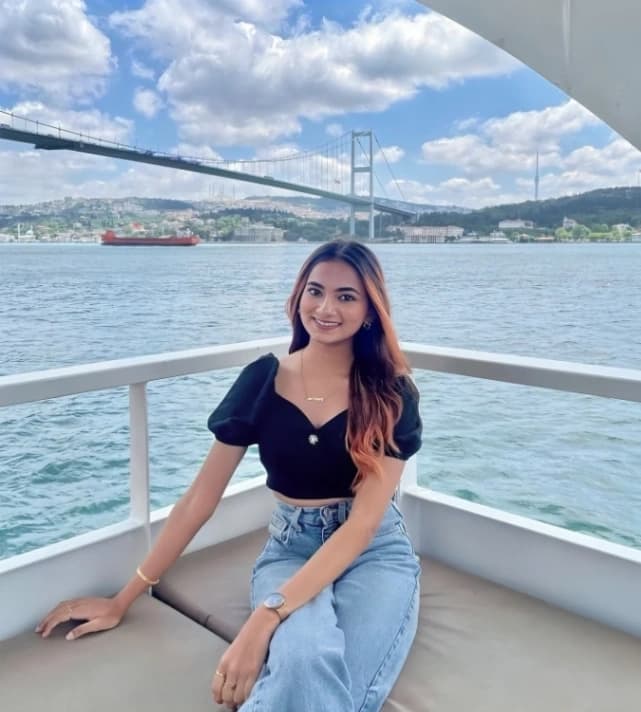Featured image for 😍Extremely Beautiful Perfect Figure Girl Small Clip Mirror Recording Herself Fully Naked🥵💦